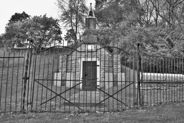 Mausolée Très Ancien Construit Sur Flanc Une Colline Avec Clocher — Photo