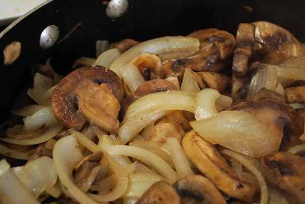 Sauter Les Champignons Les Oignons Dans Une Poêle Frire Avec — Photo