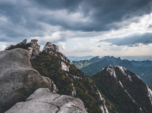 Baegundae sabah en yüksek dağları Seul, Güney Kore, ulusal park Bukhansan