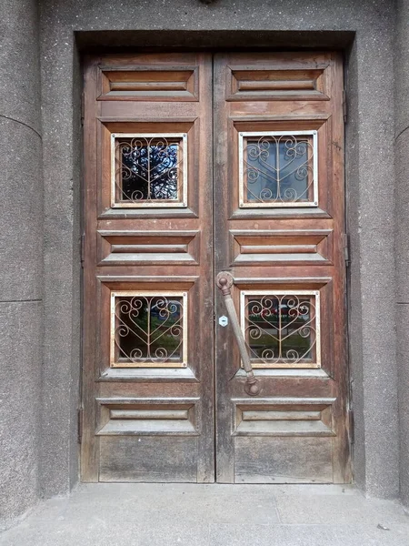 eski ahşap kahverengi kapı 