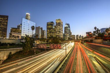 Downtown Los Angeles ışık yollar ile gece