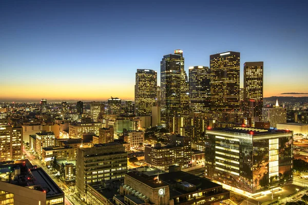 Grattacieli nel centro di Los Angeles California al tramonto — Foto Stock