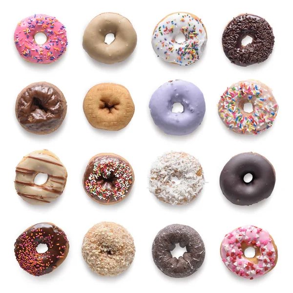 Set von verschiedenen Donuts isoliert auf weißem Hintergrund. gehören cli — Stockfoto