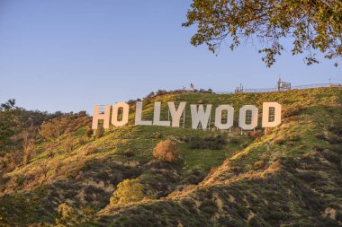Hollywood - California 24 Şubat 2017: Hollywood yazısını, BÜ