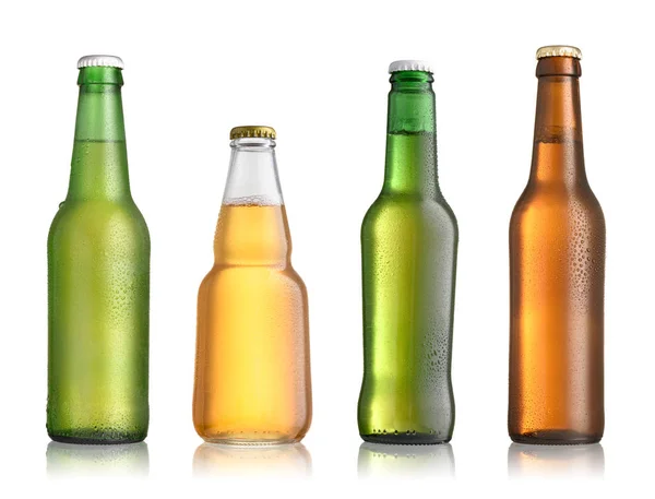 Raccolta di bottiglie di birra complete senza etichette isolate su bianco — Foto Stock