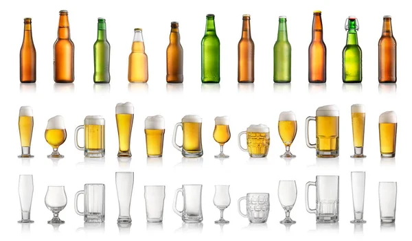 Συλλογή από διαφορετική μπύρα μπουκάλια και ποτήρια απομονώνονται σε whi — Φωτογραφία Αρχείου