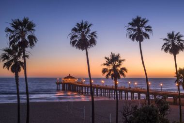 Manhattan Beach iskelesinden gün batımında, Los Angeles, Kaliforniya