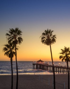 Manhattan Beach iskelesinden gün batımında, Los Angeles, Kaliforniya