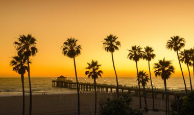 Manhattan Beach iskelesinden gün batımında, Los Angeles, Kaliforniya