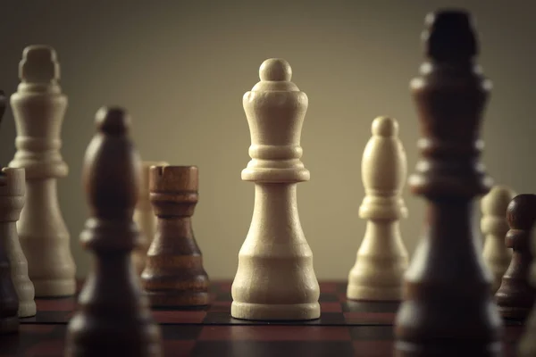 Houten chess cijfers, bedrijfsstrategie concept — Stockfoto