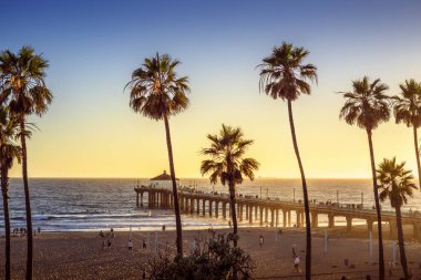Manhattan Beach iskelesinden gün batımında, Los Angeles, Kaliforniya