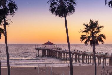 Manhattan Beach iskelesinden gün batımında, Los Angeles, Kaliforniya