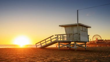 Santa Monica beach cankurtaran Kulesi California ABD gün batımında
