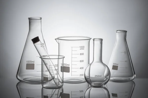 Лабораторний Скляний Посуд Відображенням — стокове фото