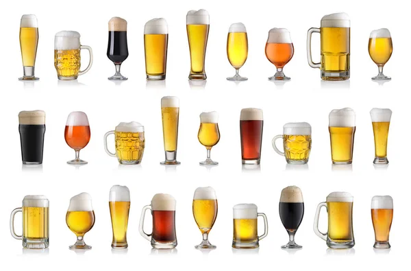 さまざまな完全ビールのグラスのセットです 白い背景に分離 — ストック写真