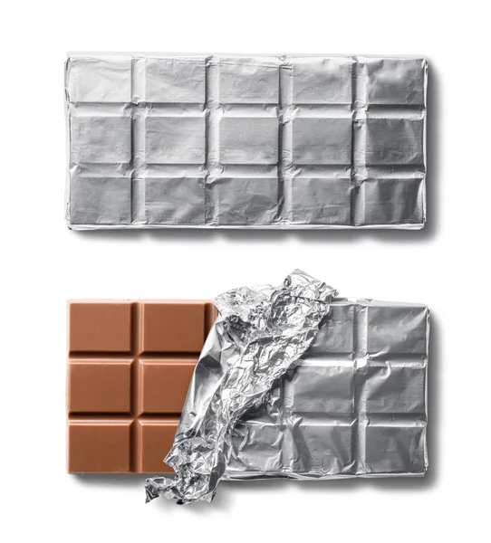 Pohled Shora Mléčné Čokolády Alobalu Izolované Bílém Pozadí — Stock fotografie