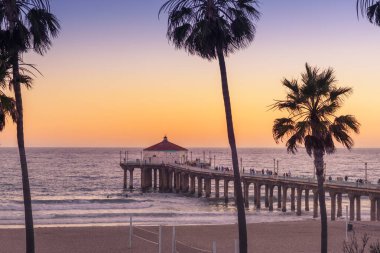 Manhattan Beach iskelesinden gün batımında, Los Angeles, Kaliforniya