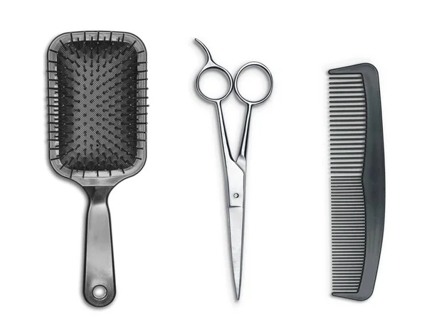 Haarschneideschere, Haarbürste und Kamm isoliert auf weiß — Stockfoto