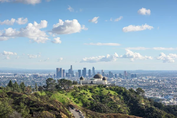 Griffith Observatory Och Los Angeles Solig Dag Royaltyfria Stockfoton