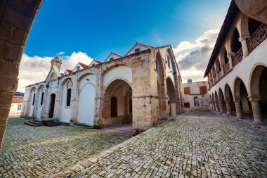 Timios Stavros Manastırı, Omodos, Kıbrıs. Kilisenin binası. Kutsal Haç Manastırı (Timios ve Zoopoi Stavros Manastırı). Omodos, Kıbrıs.