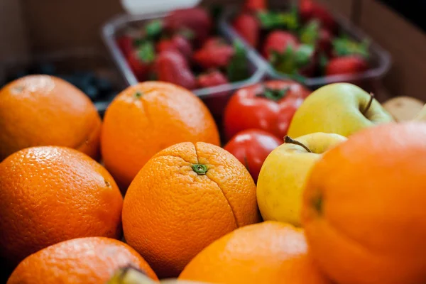 Friss Bio Zöldségek Szállítása Dobozban Helyi Piaci Élelmiszer Friss Színes — Stock Fotó