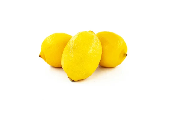 Trois Citrons Isolés Sur Fond Blanc Concept Créatif Aliments Sains — Photo