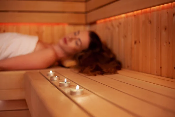 Mujer Joven Hermosa Descansan Sauna Concepción Bodycare Mujer Joven Sentada —  Fotos de Stock