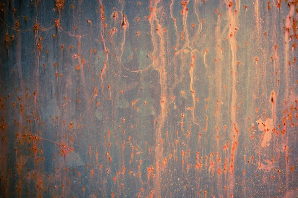 Steel sheet that reacts with moisture causing rust, rusted backg — Stock Photo, Image