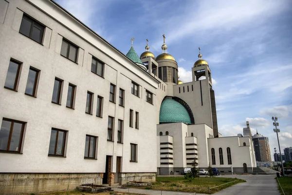 Utsikt över patriarkala katedralen av Kristi uppståndelse i Kiev, Ukraina. Maj 2018 — Stockfoto