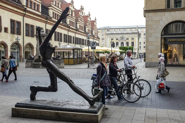 Bronze sculpture The Century Step in front of Contemporary History Forum in Leipzig, Germany. May 2014 — ストック写真