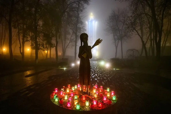 Gedenkteken voor de slachtoffers van de Holodomor, grote honger in Oekraïne 1932 - 1933. Kiev, Oekraïne. november 2019 — Stockfoto