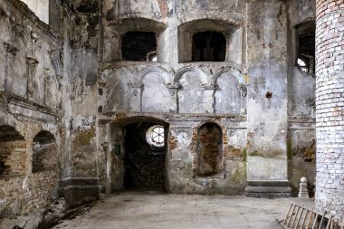 Restorasyon sırasında Zhovkva 'daki Sinagog' un içi. Lviv bölgesi, Ukrayna. Nisan 2016