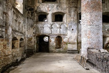 Restorasyon sırasında Zhovkva 'daki Sinagog' un içi. Lviv bölgesi, Ukrayna. Nisan 2016