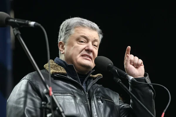 Колишній президент України Порошенко виступає на мітингу перед Нормандією Формат Самміт. Київ, Україна. 8-12-2019 — стокове фото