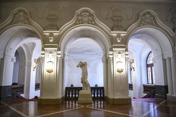 Interieur van het nieuwe gemeentehuis Neues Rathaus in Leipzig, Duitsland. november 2019 — Stockfoto