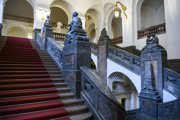 Interiér novoměstské radnice Neues Rathaus v Lipsku, Německo. Listopad 2019 — Stock fotografie