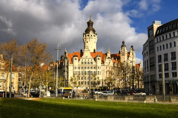 Vista da manhã para New City Hall Neues Rathaus na parte histórica de Leipzig, Alemanha. Novembro de 2019 — Fotografia de Stock