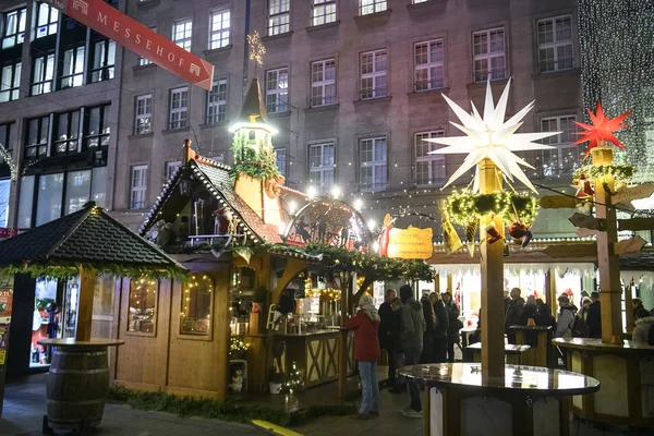Iluminações festivas de Natal nas ruas e praças de Leipzig, Alemanha. 26 Novembro 2019 — Fotografia de Stock