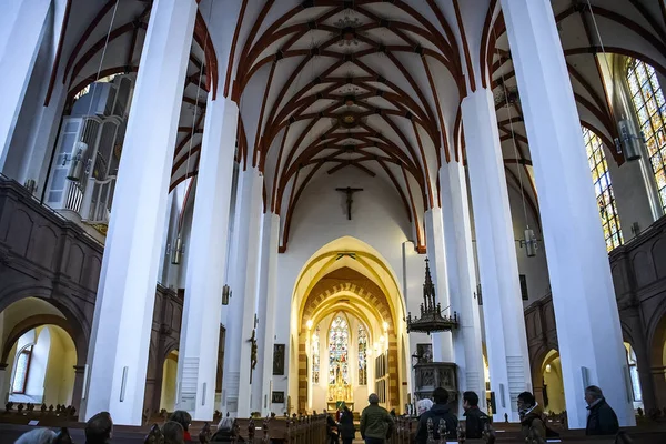 Interiör av lutherska St Thomas Church Thomaskirche i Leipzig, Tyskland. November 2019 — Stockfoto