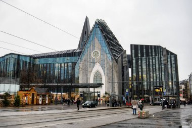 Paulinum, Church ve Augusteum, Almanya 'nın Augustusplatz Leipzig şehrindeki Leipzig Üniversitesi' nin ana binası. Kasım 2019