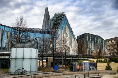 Paulinum, Church ve Augusteum, Almanya 'nın Augustusplatz Leipzig şehrindeki Leipzig Üniversitesi' nin ana binası. Kasım 2019