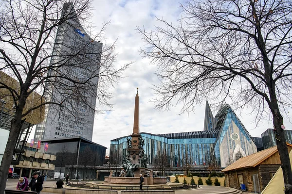 Paulinum y Augusteum, edificio principal de la Universidad de Leipzig con torre panorámica EEX en Leipzig, Alemania. Noviembre 2019 — Foto de Stock