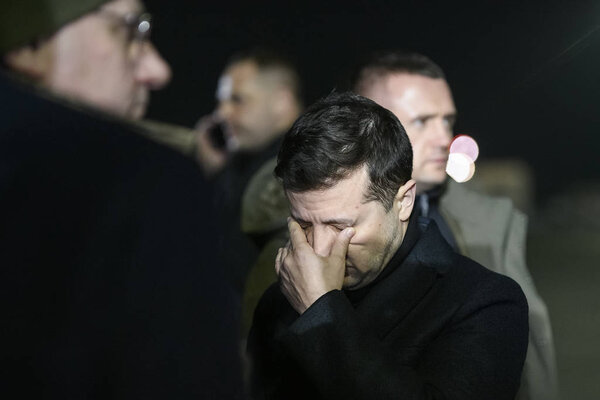 Президент Украины Владимир Зеленский в международном аэропорту "Борисполь" под Киевом 29 декабря 2019 года
.