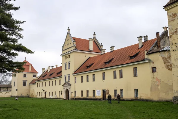 Château Renaissance à Zhovkva, région de Lviv, Ukraine. avril 2016 — Photo