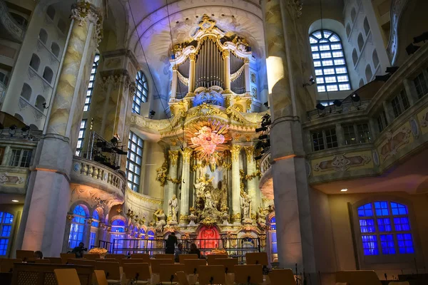 Interior de la iglesia luterana barroca Frauenkirche o Iglesia de Nuestra Señora en Dresde, Alemania. Noviembre 2019 — Foto de Stock