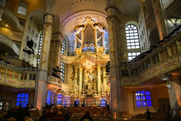 Interiér barokního luteránského kostela Frauenkirche nebo kostela Panny Marie v Drážďanech, Německo. Listopad 2019 — Stock fotografie