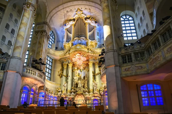 Inredning av barock lutherska Frauenkirche kyrka eller kyrka Our Lady i Dresden, Tyskland. November 2019 — Stockfoto