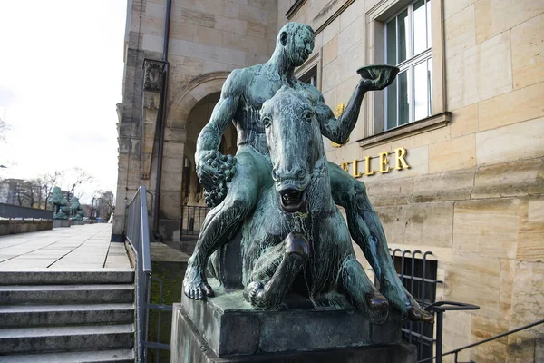Brązowe figurki w pobliżu Dresden City Hall, Niemcy. listopad 2019 — Zdjęcie stockowe