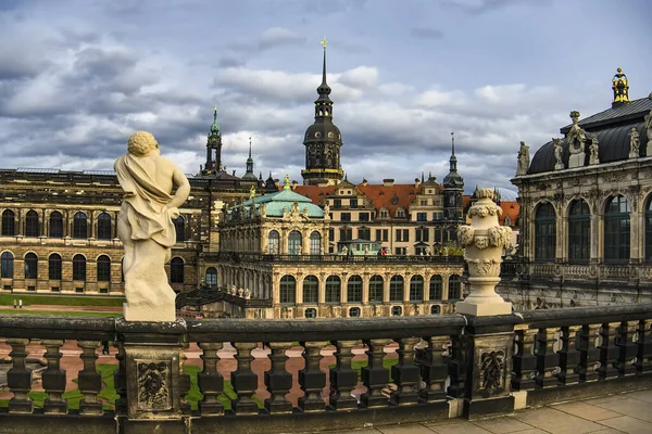 Palácio barroco e parque complexo Zwinger em Dresden, Saxônia, Alemanha. Novembro de 2019 — Fotografia de Stock