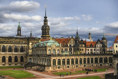Dresden, Saksonya, Almanya 'daki Barok Sarayı ve park kompleksi Zwinger. Kasım 2019